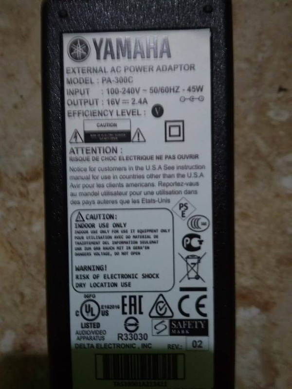 (image for) NEW Yamaha S550 PA-300C PSR-500 ac adapter for PSR-S650 S950 keyboard power supply 16V 2.4A 6.3mm x 3.0mm